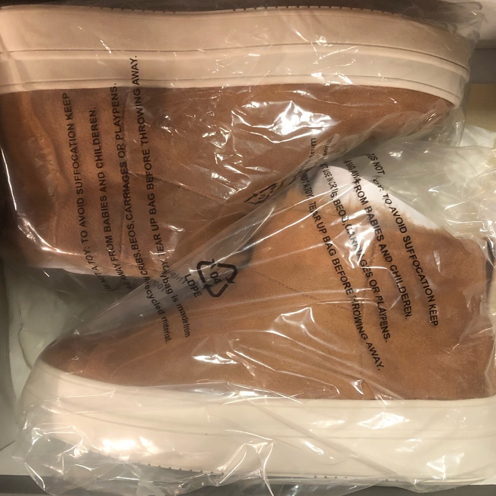 Suede Water Resistant Ankle Booties 🤎🤎 - Picture 14 of 15